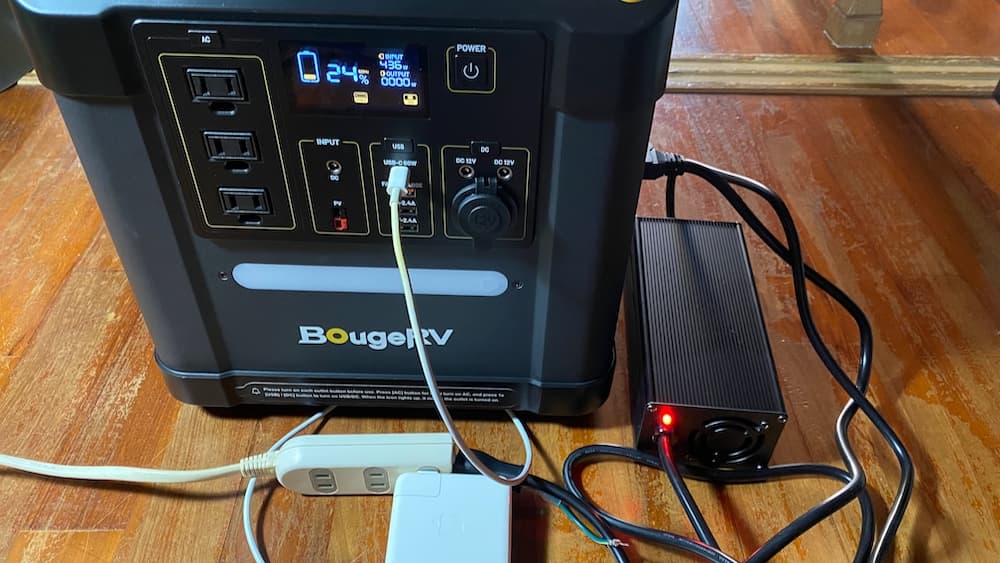 BougeRv Fort1500 USB-CとACでデュアル充電