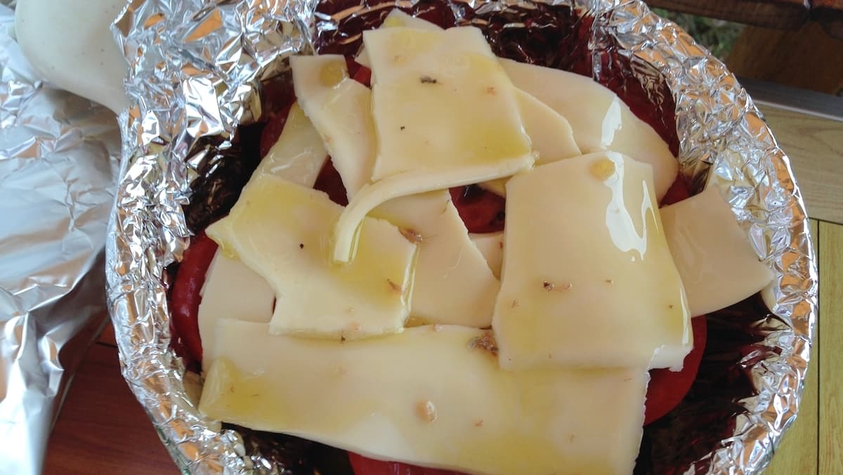 トマトとオイルサーディンのチーズ焼き3