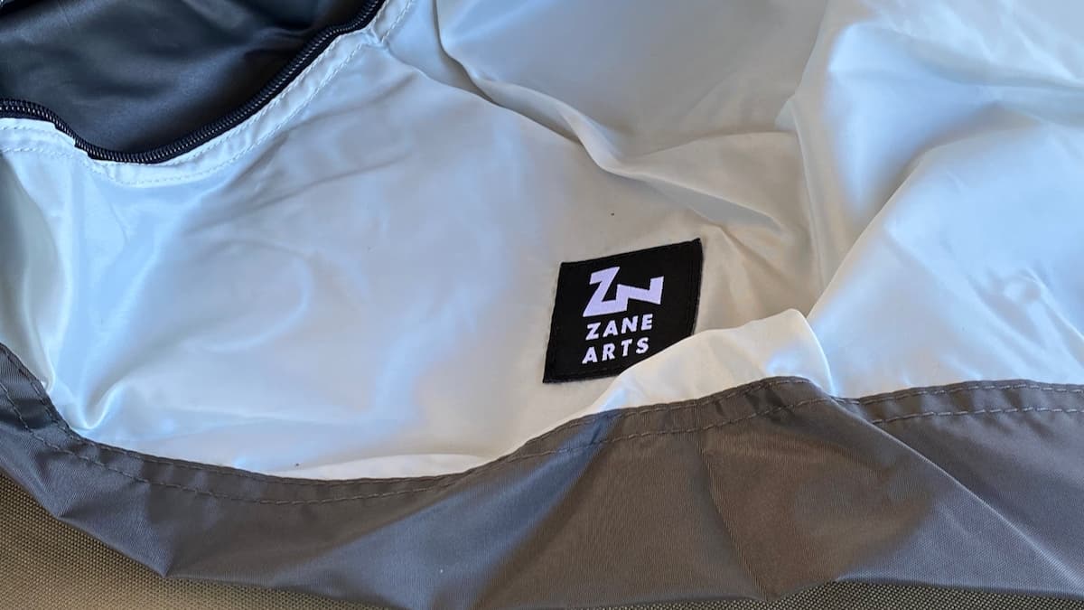 ウカ インナーテントの前の目印ロゴ