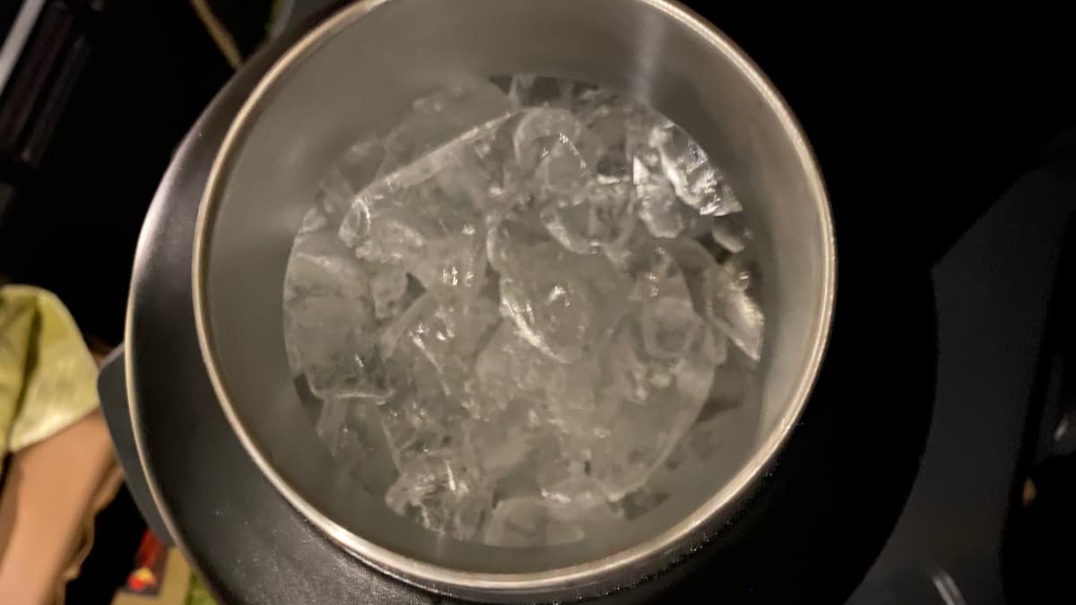 1日目 21時 アイスコンテナの氷の状態